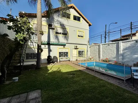 Casa 6 ambientes con 4 baños