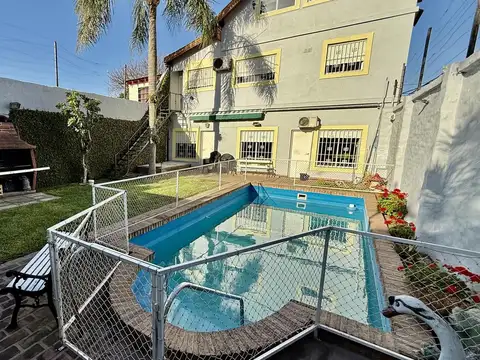 Casa en Venta con 3 cocheras