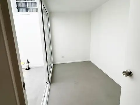 PH reciclado a nuevo en Saavedra con patio y terraza