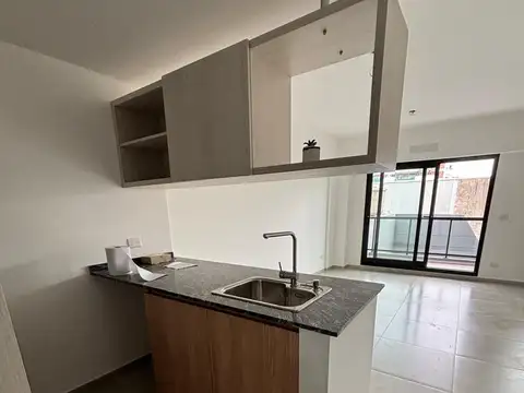 Castro Barros 1000, Piso 3