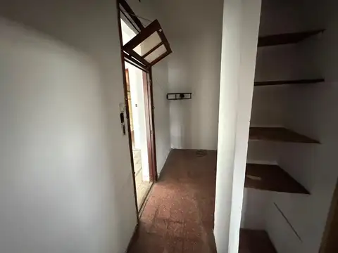 VENTA CASA A RECICLAR EN IMPORTANTE ESQUINA