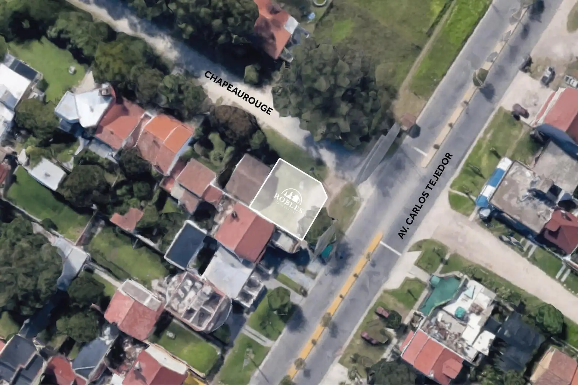 Terreno en esquina de Av. Tejedor