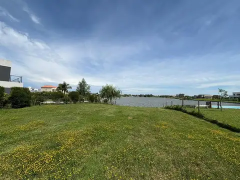 Terreno venta a la laguna Barrio San Sebastián Área 7