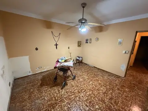 Venta casa con cochera, quincho y terraza en Wilde