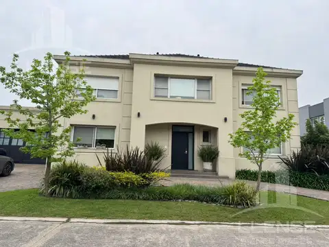 Casa 8 ambientes con pileta en venta - Barrancas de Guido - Quilmes