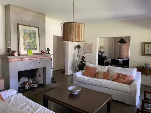Casa en Alquiler Temporal con 2 cocheras