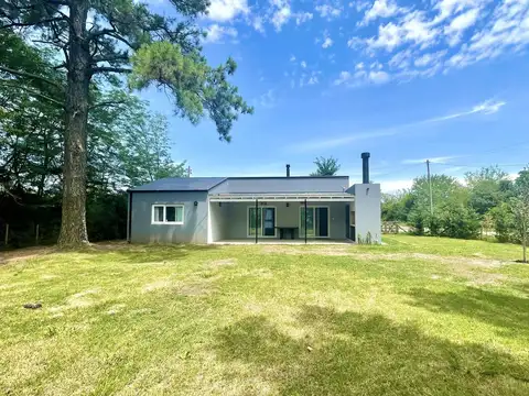 Venta casa en Lobos con jardín 850m2 Arbolado, Alambrado!