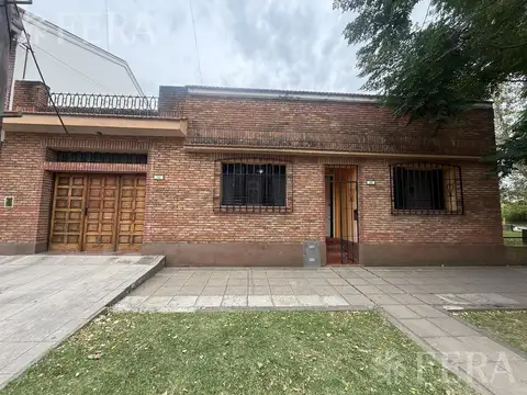 Venta casa 3 ambientes con cochera en Wilde