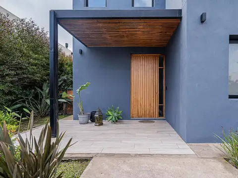 Casa en Venta con 3 cocheras
