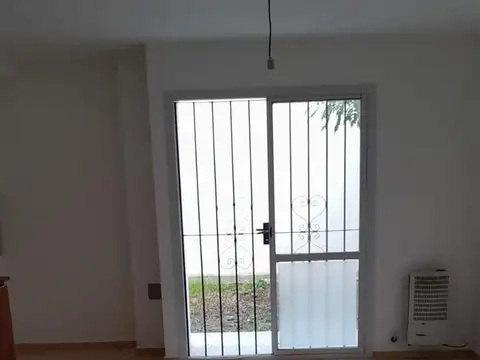 ALQUILER – Departamento 1 dormitorio con patio en Barrio Alberdi