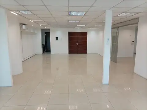 Zona Alto NOA Shopping Oficina amplia