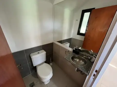 VENTA: casa de 3 dormitorios, galeria con parrillero, cochera en Tierra de Sueños 3, Roldan