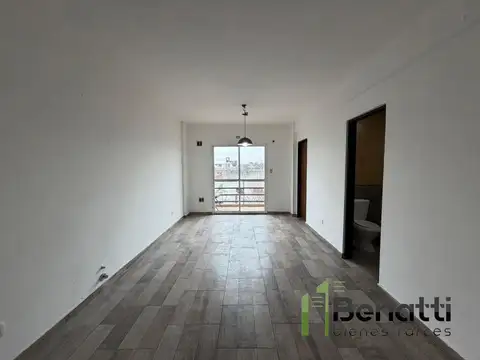 Dpto 2 ambientes en alquiler al frente con balcón