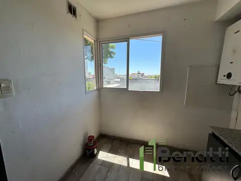 Dpto 2 ambientes en alquiler al frente con balcón