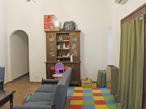 Casa 6 ambientes con 2 baños