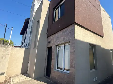 Casa en Alquiler en Lomas de Zamora, $ 950.000