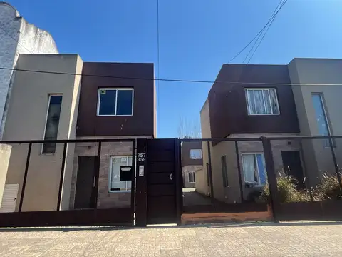 Duplex de 3 amb, Amplio, con patio y espacio cochera