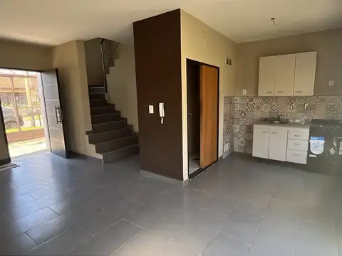 Duplex de 3 amb, Amplio, con patio y espacio cochera