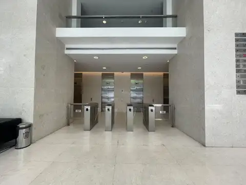 Oficina en Alquiler con 11 cocheras