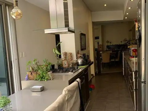 CASA 5 AMBIENTES C/COCHERA, QUINCHO Y PILETA 