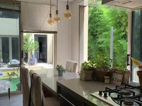 Casa 5 ambientes con 4 baños