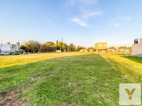 Terrenos en venta - 392mts2 - Altos de Lacroze, Manuel B. Gonnet, La Plata