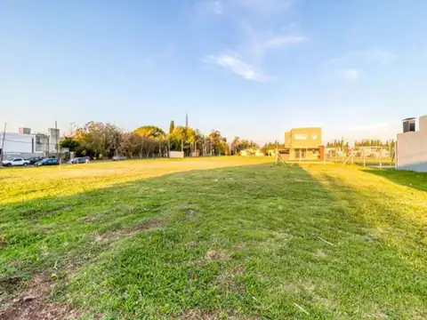 Terrenos en venta - 392mts2 - Altos de Lacroze, Manuel B. Gonnet, La Plata