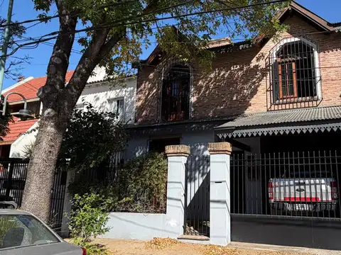 Excelente Chalet de Estilo en 2 Plantas con Amplio Jardín