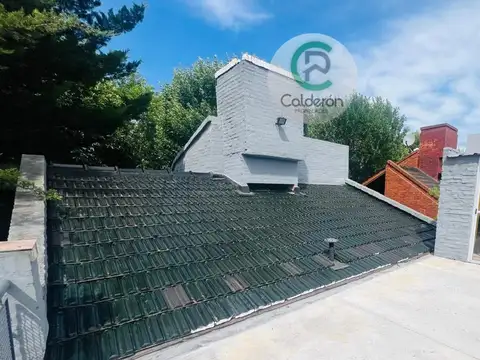 Casa en Venta con 4 cocheras