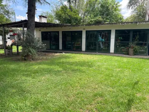 Casa en Venta con 3 cocheras
