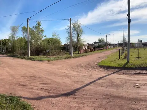 OPORTUNIDAD - LOTE EN ESQUINA , a 5 minutos del lago !!!!