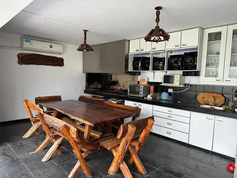 Casa 6 ambientes con 3 baños