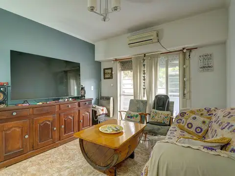 Departamento de 4 ambientes con balcón en Morón
