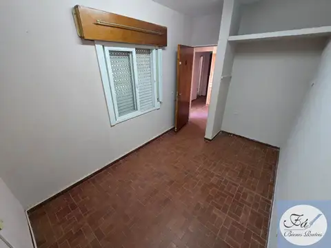 Casa 8 ambientes con 2 baños