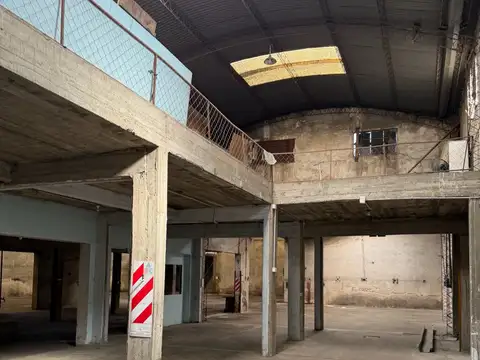 Local en Alquiler en Azcuenaga, $ 2.700.000