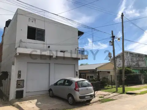 Casa en Venta con 2 cocheras