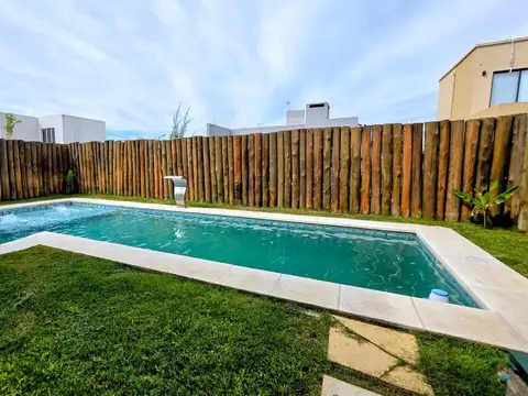 CASA EN VENTA LAGUNA AZUL CON PILETA