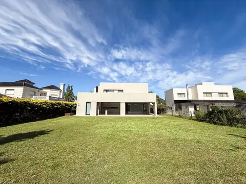 Casa en Venta en Funes Hills Cadaques, USD 720.000