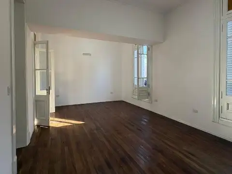 Casa 11 ambientes con 4 baños