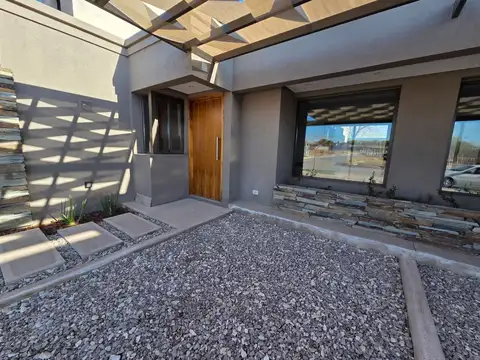 VENDE CASA BARRIO LAS ACACIAS