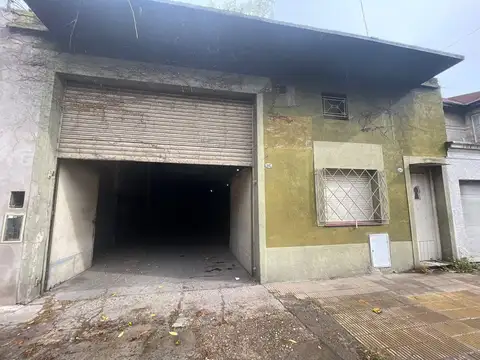 Depósito sobre lote propio de 323 m² con potencial industrial y de inversión en Lanús Este