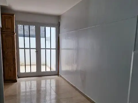 ALQUILER MONOAMBIENTE CON PATIO