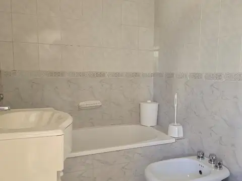 Departamento en Alquiler en Área Centro Oeste, $ 790.000