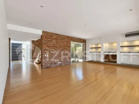 Casa 6 ambientes con 4 baños