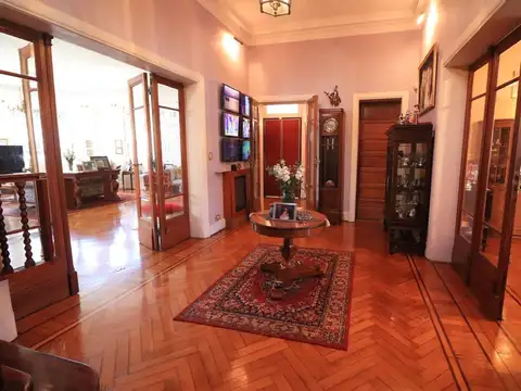 Casa en Venta con 5 cocheras