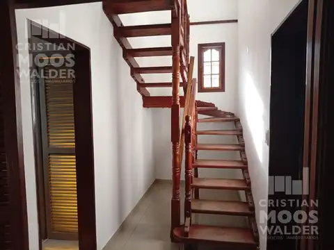 Casa 6 ambientes con 2 baños