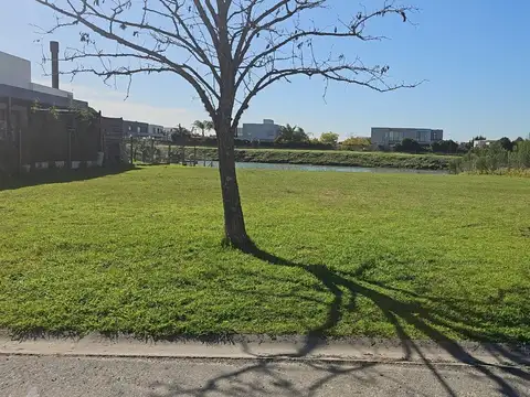 Terreno en Venta de 831,0 m2