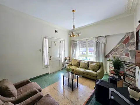 Casa 5 ambientes con 2 baños