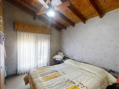 Casa 6 ambientes con 2 baños