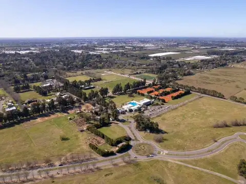 Casa en Alquiler con 2 cocheras